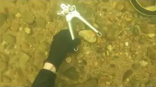 Caçadores de Tesouros no Fundo do Rio