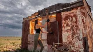 Girl Alone Restores an Abandoned Trailer Off Grid Living