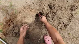 Ich suche VERGRABENE ZEITKAPSELN auf einem SCHULHOF