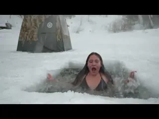 Kışın Tek Başına Kamp Sıcak Sauna ve Buz Banyosu
