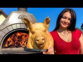 A Whole Pig s Head Fried in the Oven A Real Delicacy For