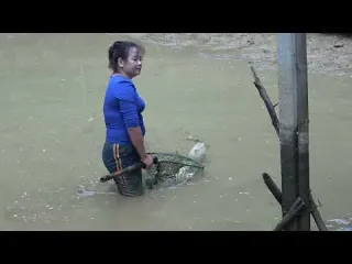 Harvesting Lots Of Big Fish in the Pond Goes To Market Sell