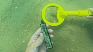 Caça ao Tesouro no Caixa d aço com Detector de Metais