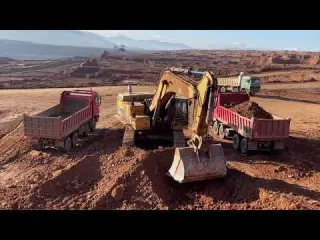Caterpillar 365 Excavator Heavy Gravel Loading in Action