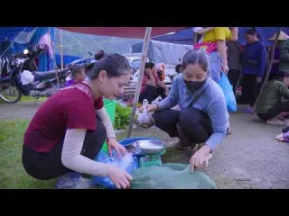 Harvesting Wild Frogs from the Forest Stream Goes to Market
