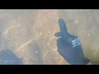 Não vai acreditar no tanto de objeto que achei debaixo de