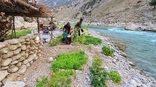 How Does a Nomadic Family Survive the Extreme Cold