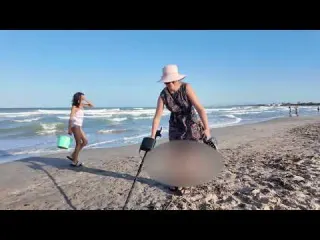 Beach Metal Detecting Day Hunt Finds Buried Gold