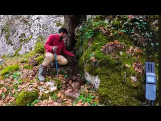 Asırlık Ağacın Altına Yapılmış Gizli Define Kasası