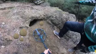 Tarihi Kilisenin Define Kalıntıları Altın Eserler Paralar