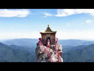 山西海拔2700多米的大山之巅 竟发现一座千年古殿建在仅10平方米巨石之上 这到底是怎么建造上去的 City in
