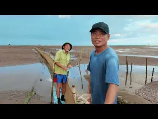 How a 70 Year Old Clam Farmer Lives and Works at Sea Inside