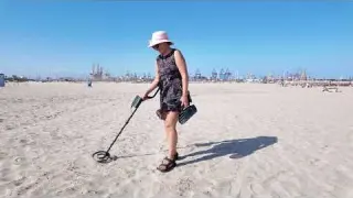 Metal Detecting Paradise Beach Hunt Unearths Hidden Treasure