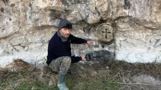 Büyük Kayanın Altındaki Oymadan Defineyi Zor Çıkardık