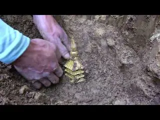Girl Found Huge Gold Treasure Agate Gemstone Under Stone