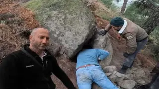 Define Kayanın Altındaki Mezarda Kişi Zorla Çıkardık