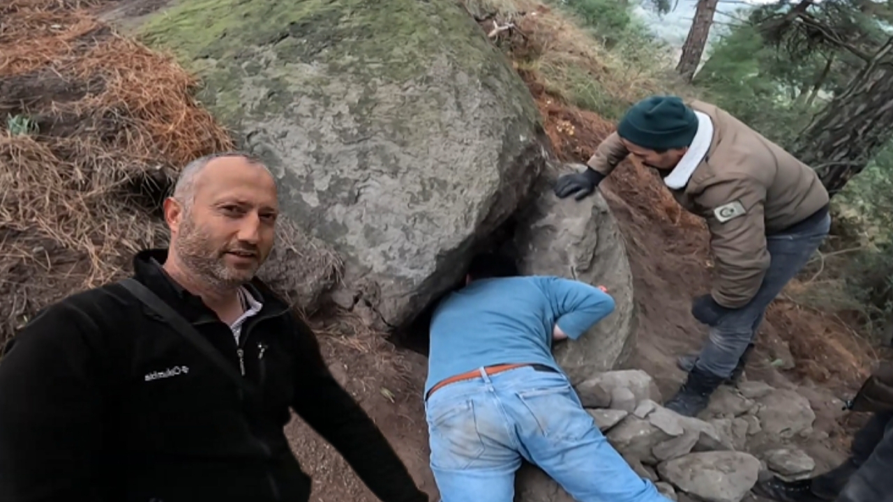 Define Kayanın Altındaki Mezarda 4 Kişi Zorla Çıkardık