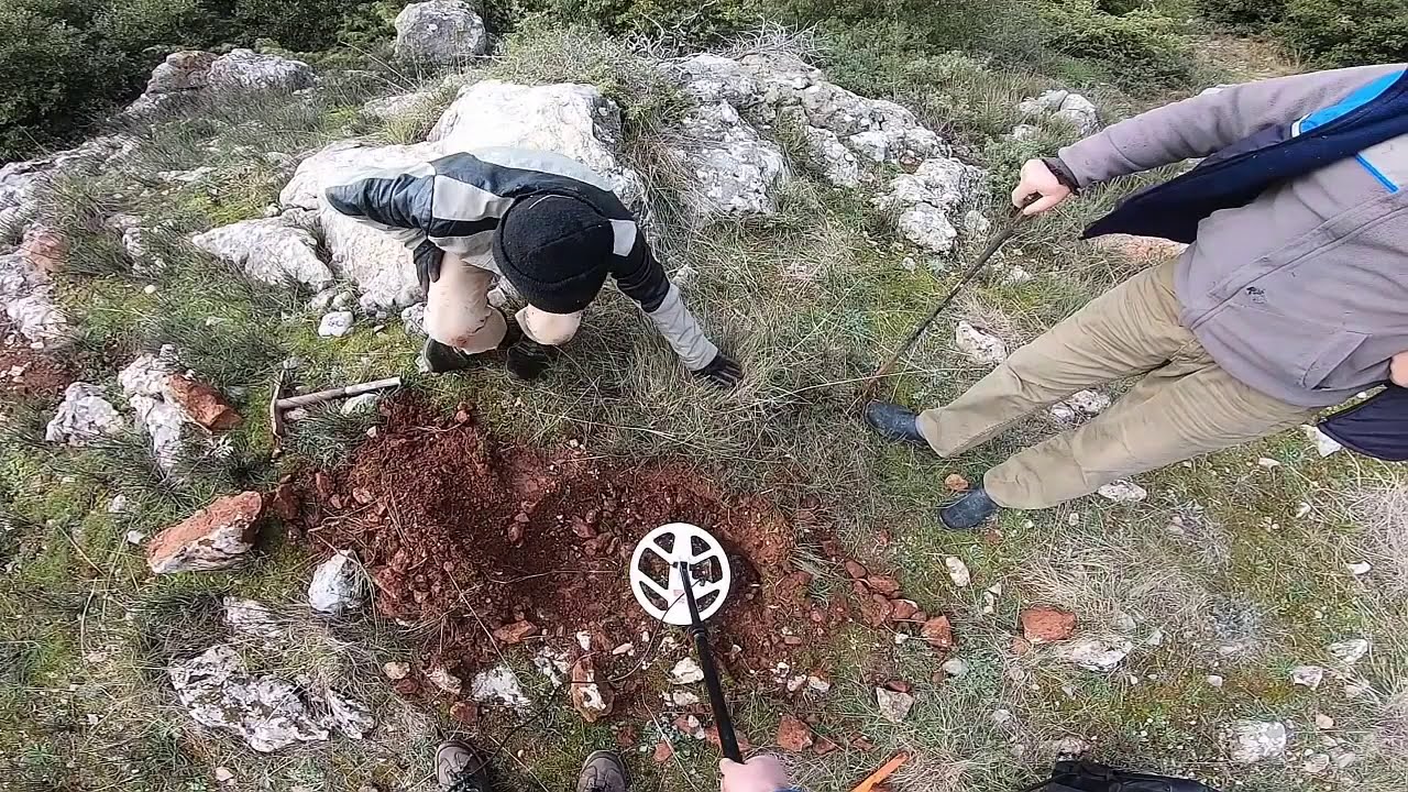 Kayanın Üstünden Sinyal Aldım Define Derinlerde