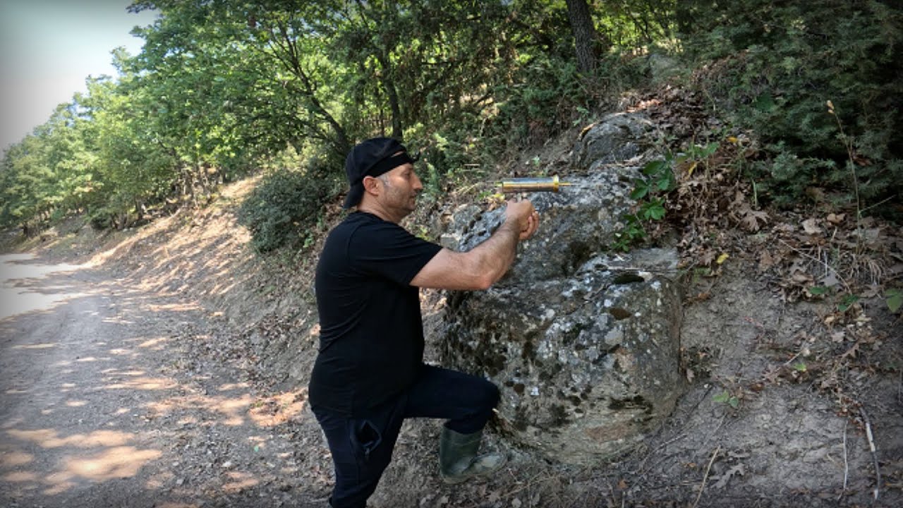 Kayanın Üstünde Oyması Altına Define Müjdesi Saklanmış