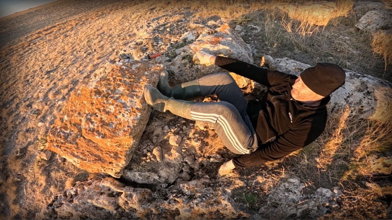 Büyük Kayanın Altındaki Muhteşem Define Kasasını Açıyoruz