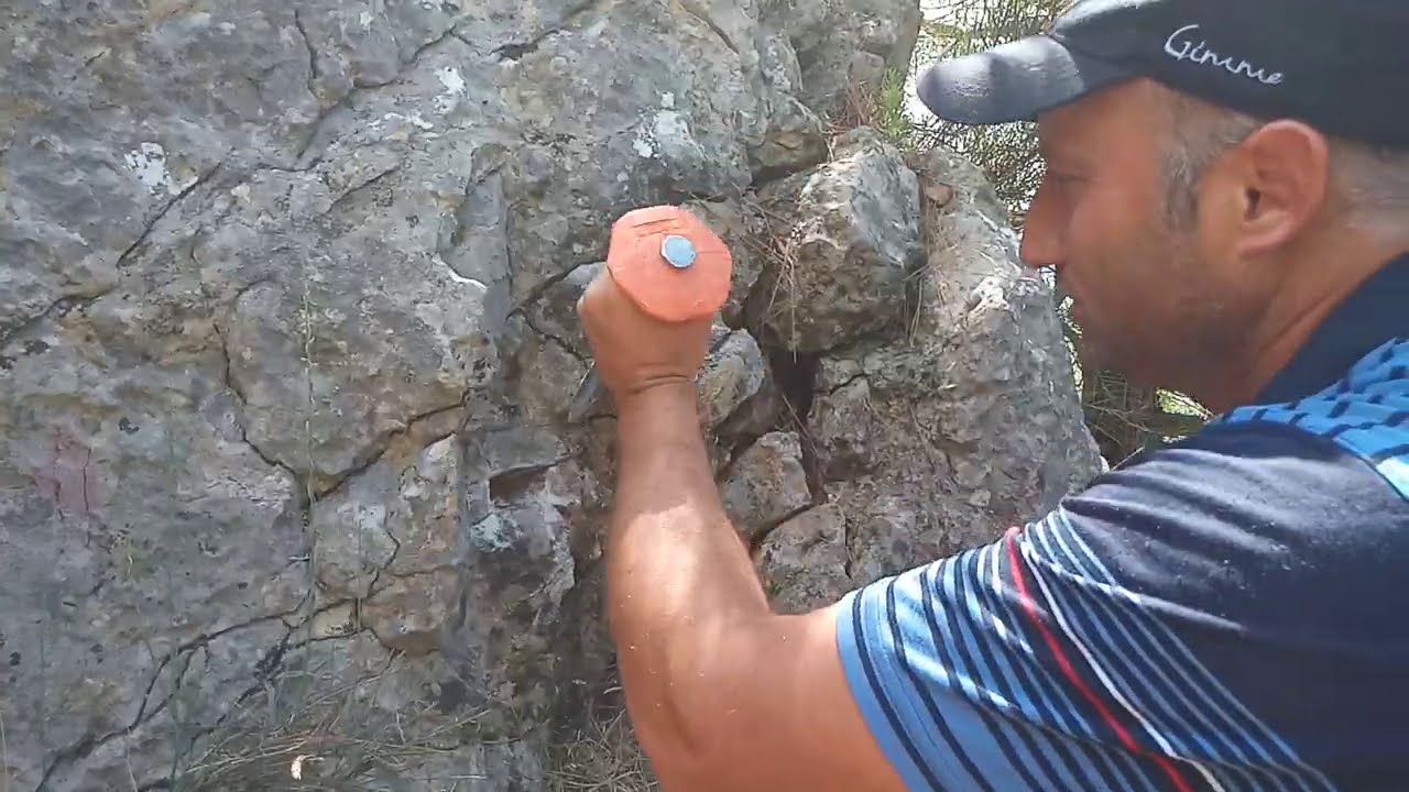 Kayalığın Ortasındaki Define Kasasını Zorla Açıyorum