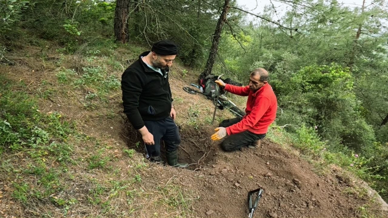 Mezardan Gelen Define Sesleri Cihazları Çıldırttı Açıyoruz