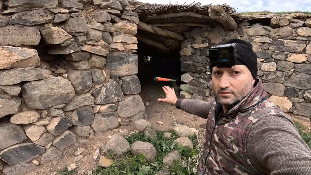 Terk Edilmiş Köyde Define Kalıntıları Arıyorum