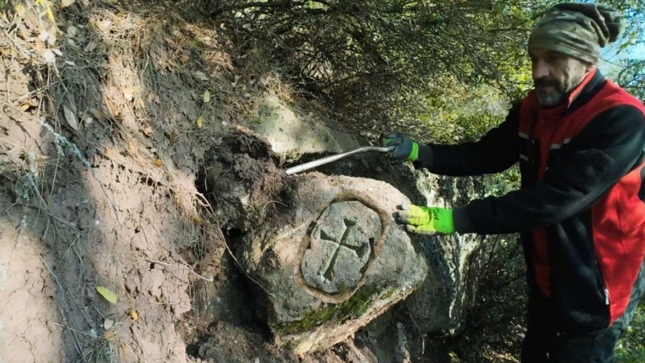 Büyük Kaya Kasasından Çıkan Dehşet Verici Define