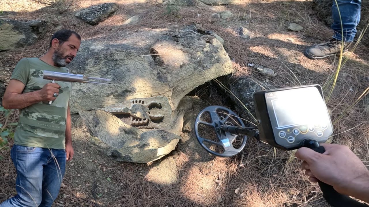 Lanetli Mezarı 1 Metre Kazdık Defineyi Zor Çıkardık