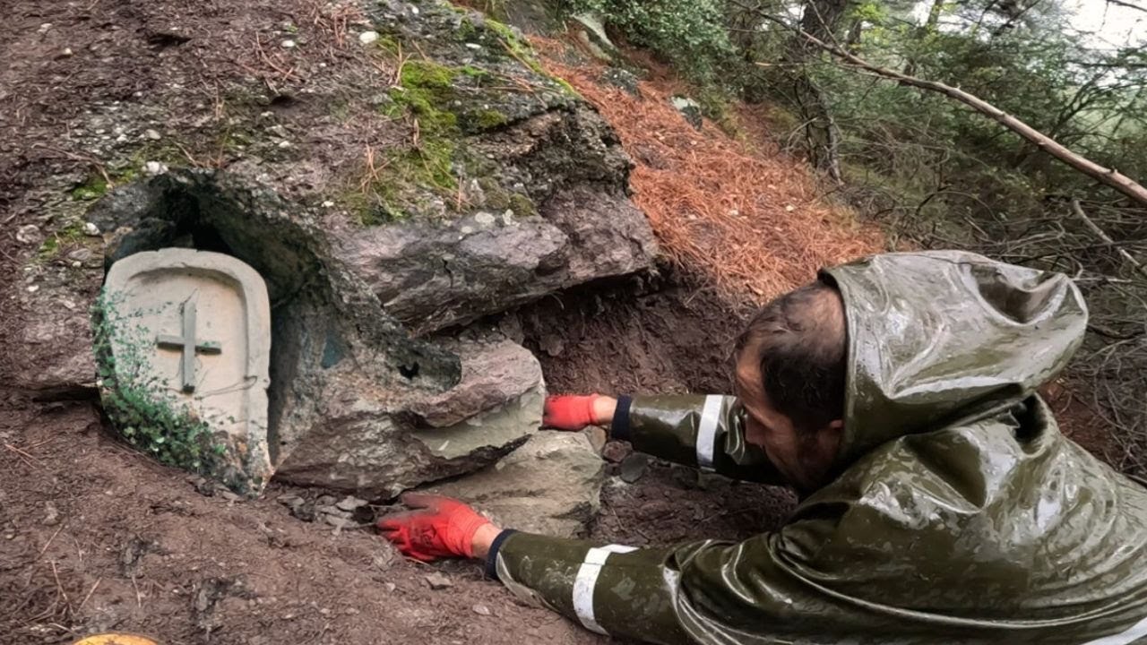 Mezar Odası Girişindeki Dolu Define Kasasını Açıyoruz