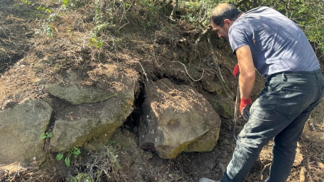 Tarihi Mezardan Roma Dönemi Define Kalıntıları Çıkıyor