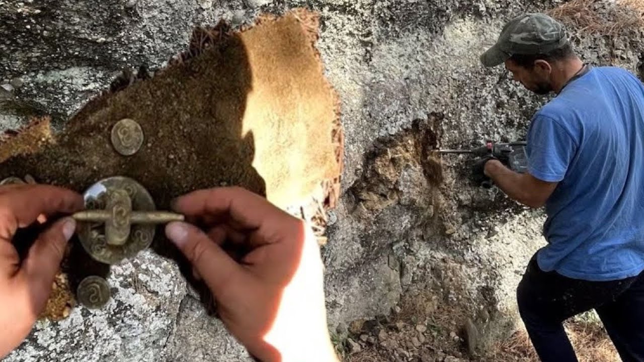 Gizem Dolu Define Pusulasını Kasadan Çıkardık