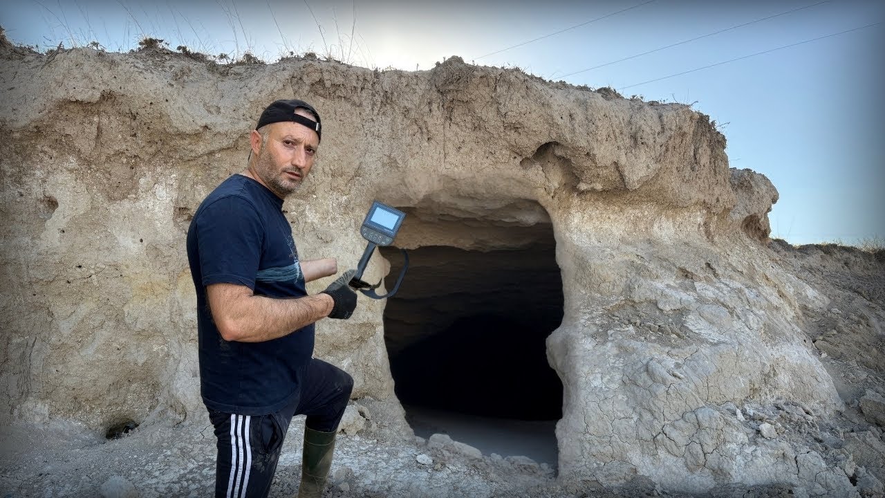 Toplu Mezarların Olduğu Bölgede Efsane Define Çıkardım