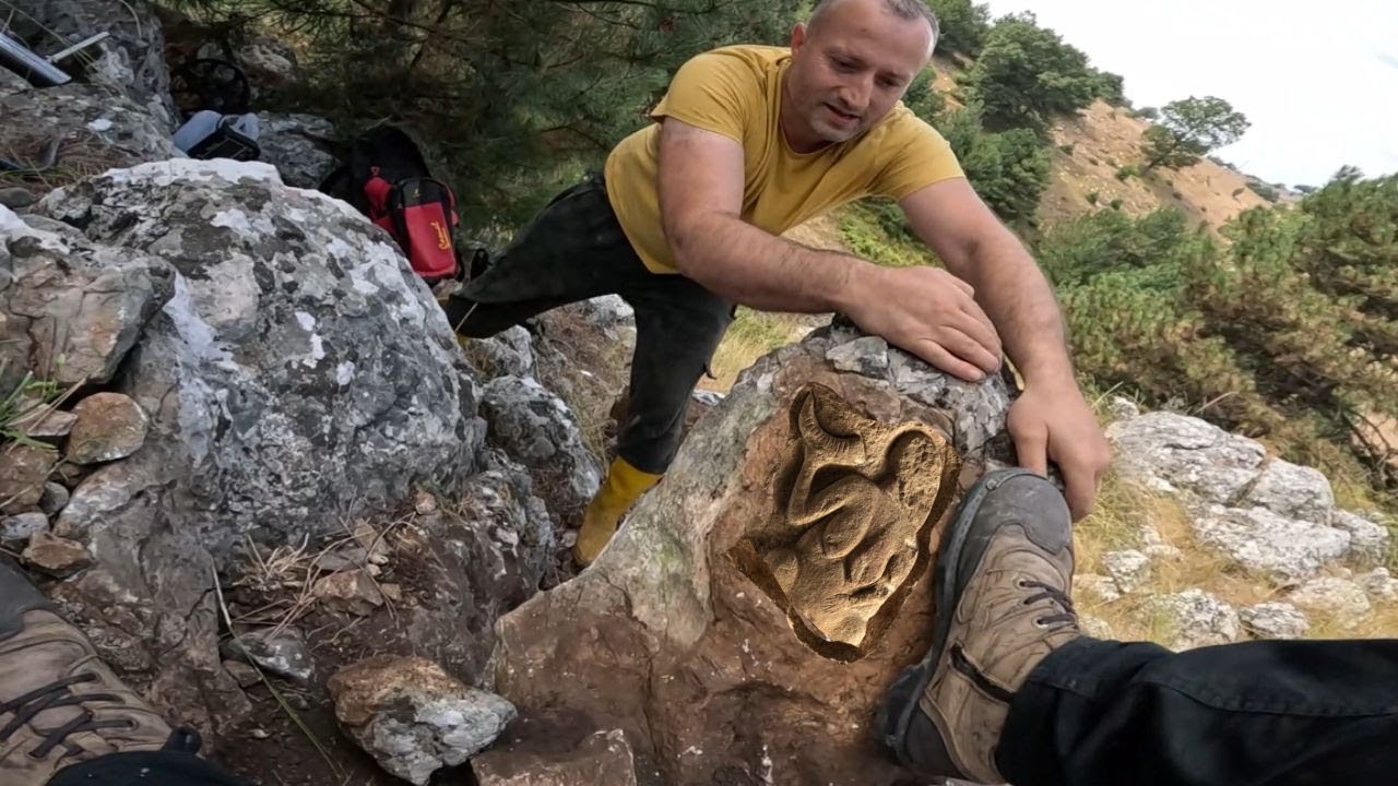 Tonluk Kayanın Altındaki Gizemli Defineyi Görünce Çıldırdık
