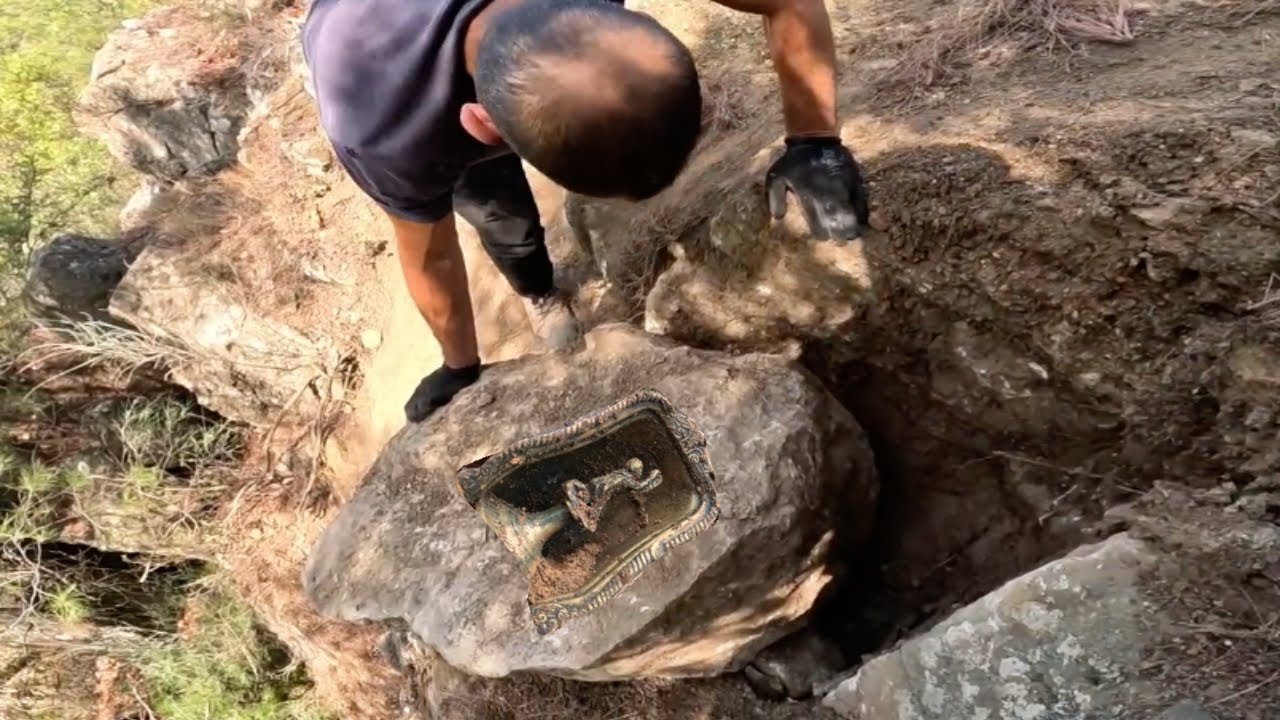 Definecileri Şaşkına Çeviren Kazıda Dehşet Verici Altınlar