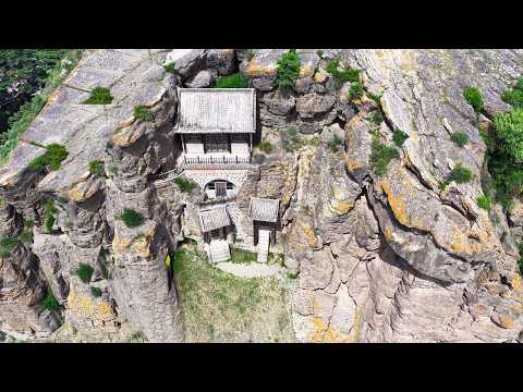 山西一地缝中，竟发现一座1400多年前的寺庙，上下三层夹在峭壁间真是太奇特了