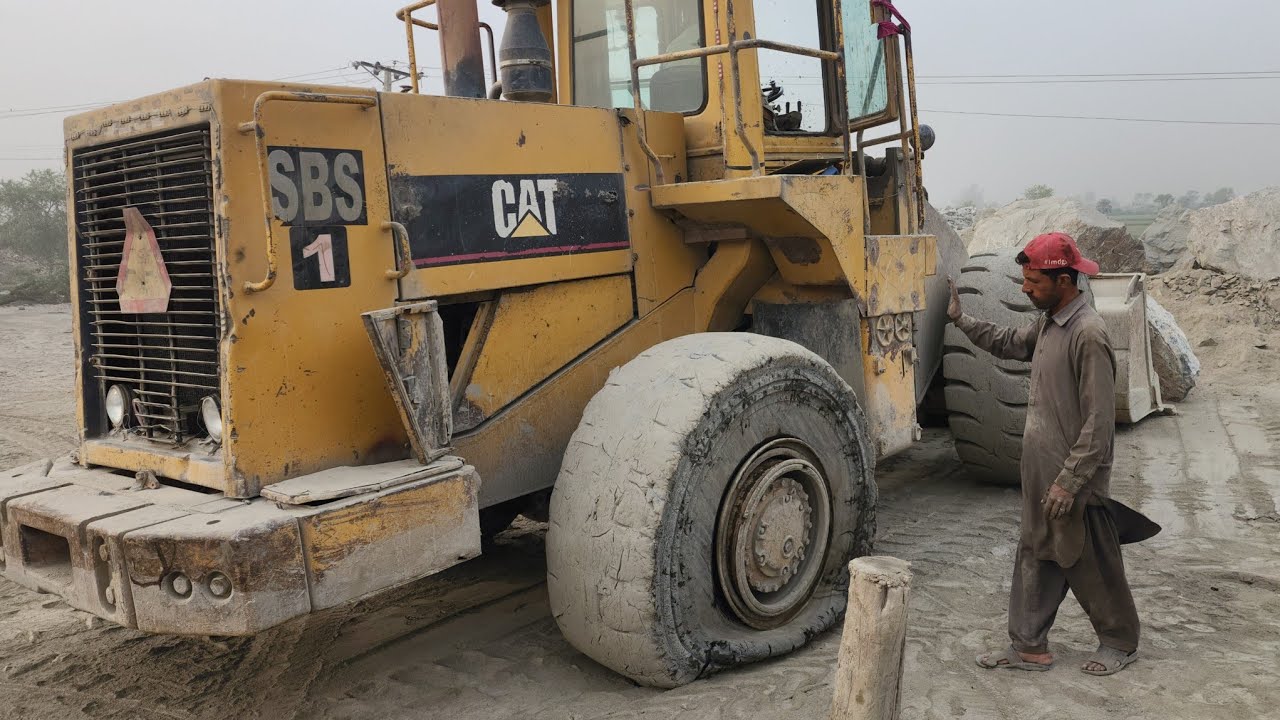 Caterpillar Loader Emergency Repair in the Mountains