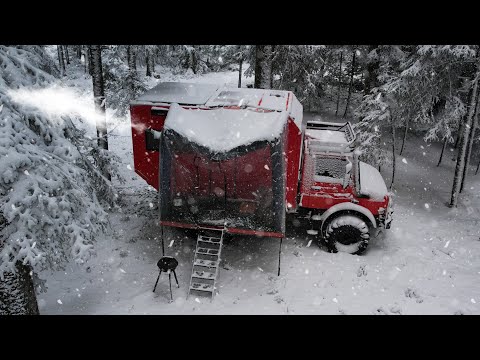 TEHLİKELİ ORMANDA SOBALI KARAVAN KAMPI