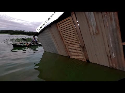 Imagina você chegar para pescar e ver sua casa flutuante