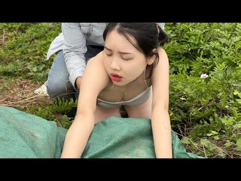 A beautiful young woman falls for a scrap collector