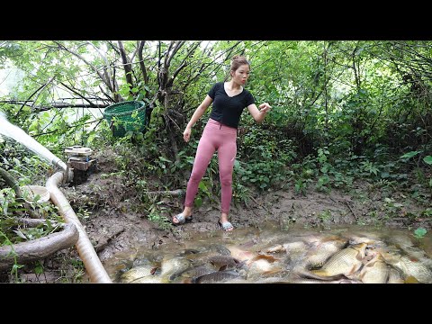 Fishing Video: The Gilr Cleverly Used The Pump To Suck