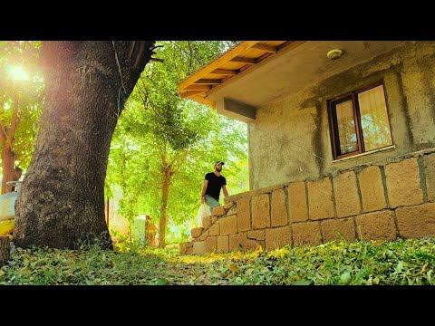 Dağ köyünde yaşayan yalnız adamın hayatı A happy life in a