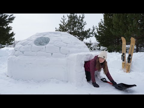 Solo WINTER shelter construction IGLOO and fishing on a