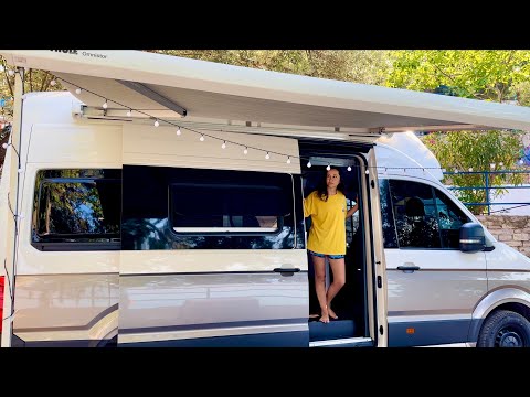 KARAVAN İLE YOLDA YAŞAMAK DENİZE SIFIR KAMP ALANINDA BİR