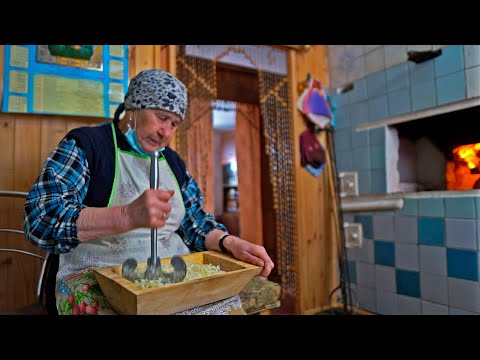 BURANOVSKIE BABUSHKI prepare forgotten UDMURT dishes in a