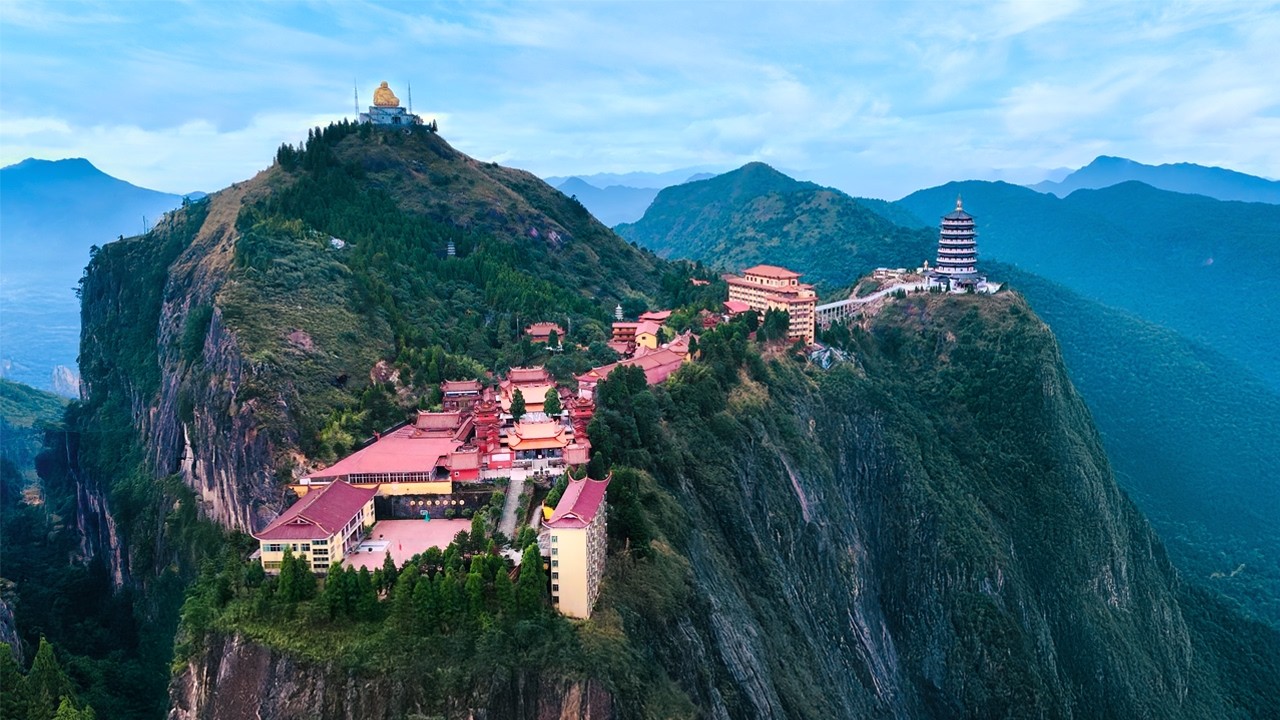 I Found China’s Impossible Paradise on a 1,600m Cliff