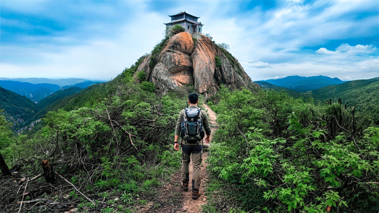 I Found China's Insane Mountain Peak House Who Built It?