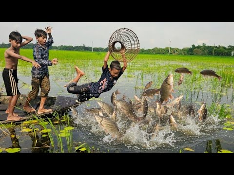 Village boys a new way to fish catching Unique & best