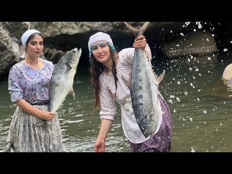 Village girls cooking by the river! Cooking Narrow-barred