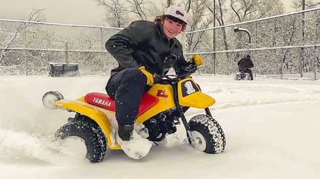 Drifting in Fresh Powder Mini 3-Wheeler
